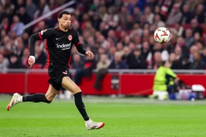 مانشستر يونايتد ينافس تشيلسي وليفربول على ضم نجم آينتراخت فرانكفورت