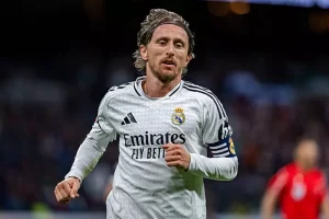 مودريتش يجري الفحص الطبي مع ميلان عقب مشاركته في مونديال الأندية
